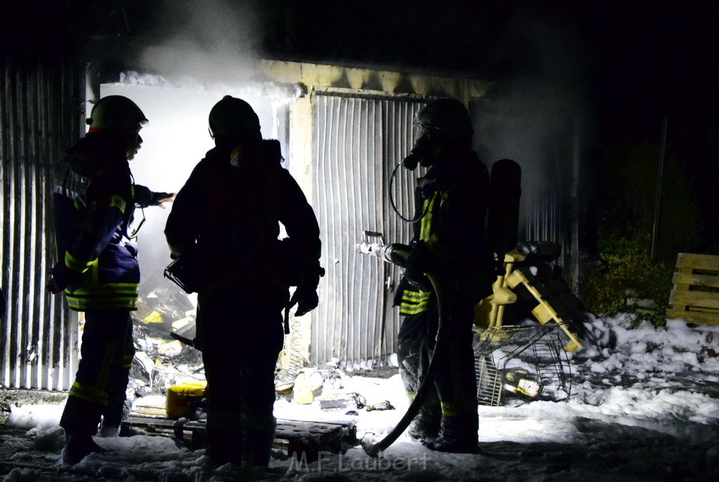 Feuer Hinterhof Garagen Koeln Hoehenberg Olpenerstr P076.JPG - Miklos Laubert